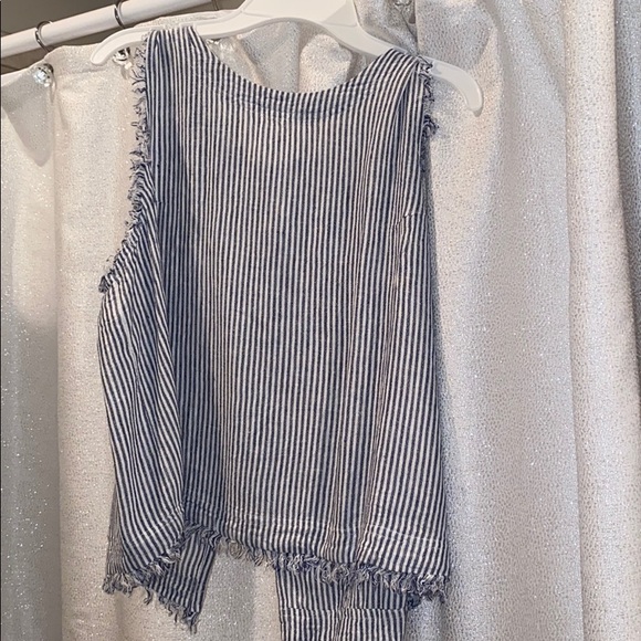 Top - Picture 1 of 2